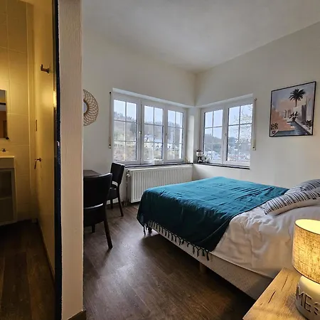 Le Monde - * Ла-Рош-ан-Арден